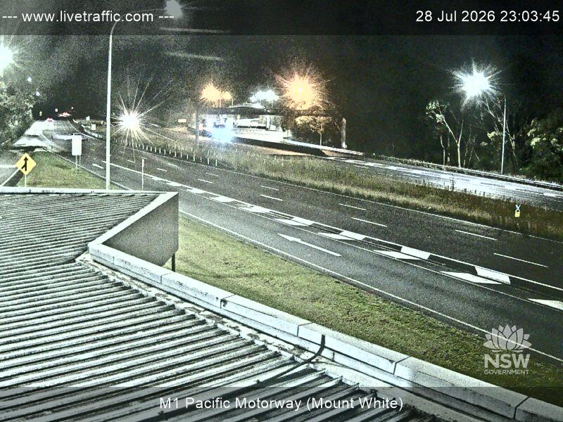 M1 Pacific Motorway (Mount White) · M1 Pacific Motorway at the Mount White heavy vehicle c